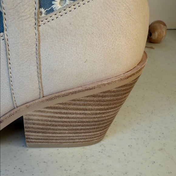 Dolce Vita Nashe women’s Ankle Boot Sz 8.5 Color: Blue Floral Nubuck - Picture 7 of 12